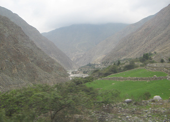 Vista al valle Pisco estrecho (03), y
            lamentablemente fue una capa de nubes...