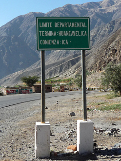 La placa frontera a la frontera
                                  entre los departamentos de Ica y
                                  Huancavelica cerca del puente Pacra
                                  [7]