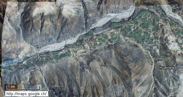 Huaytar en la foto satelital con la subida
                      en serpentinas [13]