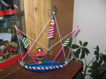 Al kiosko del terminal de la empresa
                          Caracol fue artesan�a, aqu� un barco de Puno
                          (01)