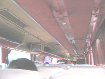 Der Bus der Firma Caracol, Klimaanlage und
                        Deckenkonstruktion (01)