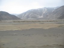 Panamericana Norte en Ancash entre
                        Paramonga y Chimbote, desierto con cerros del
                        desierto (06)