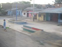Panamericana Norte en el norte del Per�
                        entre M�ncora y Tumbes, pasando un pueblo (03)
                        (puede ser Cruz de Pizarro?)