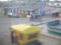 Panamericana Norte en el norte del Per�
                        entre M�ncora y Tumbes, pasando un pueblo (04)
                        (puede ser Cruz de Pizarro?)
