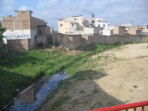 Aguas Verdes, vista al r�o fronterizo
                        "R�o Zarumilla" y vista a la ciudad
                        fronteriza ecuadoriana Huaquillas
