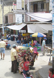 Aguas Verdes, puesto de ropa
