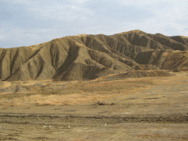 Panamericana Norte zwischen Zorritos und M�ncora,
            W�stenberge wie eine Mondlandschaft