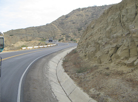 Panamericana Norte zwischen Mancora und Piura, steiler
            Anstieg (02)