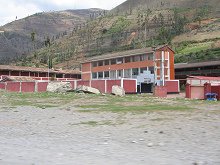 Palca, rotes Schulhaus (01)