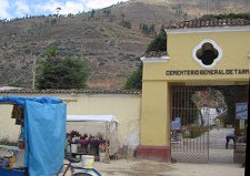 Tarma, Friedhofseingang