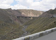 Sicht auf das Tal mit Br�cke (02)