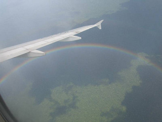 Amazonas-Flusslauf, Luftaufnahme 04, das Flugzeug
                �berfliegt einen Regenbogen