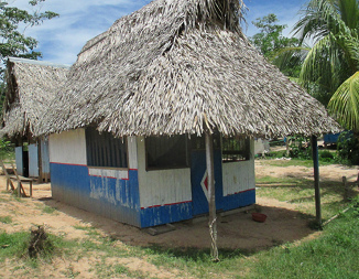 Casita shipiba en madera con techo vegetal, San
                Francisco