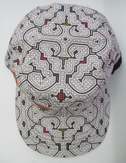 Gorro con el dise�o de la Madre del Agua, la boa
                negra 02