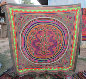 Tejido con anacondas, una clase de boas