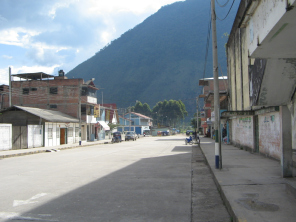 Jir�n Bol�var, imagen de la calle con
                          calles y aceras hechos en cemento crudo