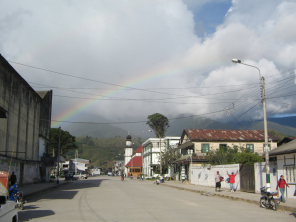 Jir�n Grau con la municipalidad, la
                          iglesia y arco iris 01, a la izquierda hay la
                          fachada del edificio del cinema vac�o