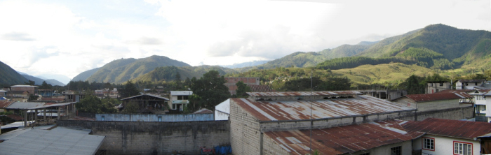 El panorama de las monta�as, vista al
                          norte con sol, un solo parque inmenso, visto
                          por el hostal Arias