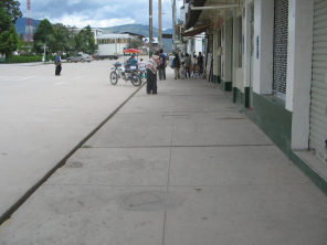 Jir�n Bol�var, acera en cemento crudo 02