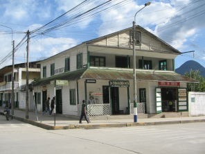 Casa de una oficina de notario al cruce
                          Jir�n Grau / Jir�n Bol�var