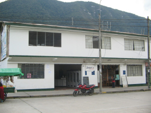 El
                          correo "Serpost" al Jir�n Bol�var,
                          una nueva casa modesta