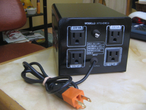 Estabilizadora de Electromega, 1000 VA, los
                      cuatros enchufes, una de 110 Volt