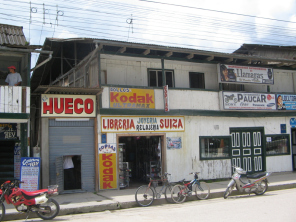 Librer�a, joyer�a y relojer�a "Suiza" al
                Jir�n Bolognesi en Oxapampa