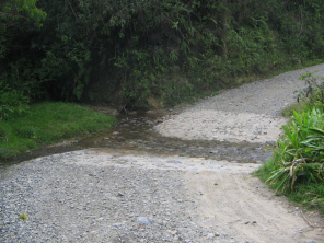 Wassersenke mit Bach