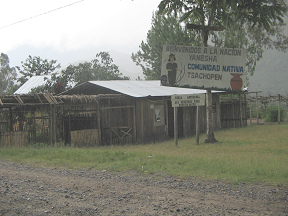La placa de bienvenida de Tsachopen