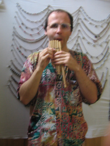 Michael
                          tocando la zampo�a