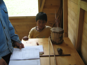 Josue tocando el tambor