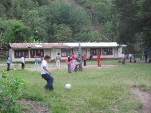 El juego voleibol del domingo yanesha /
                          amuesha, mixto 02