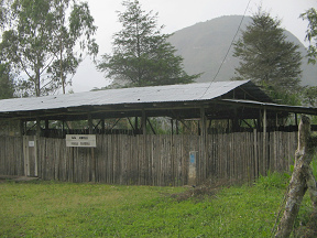 Das
Yanesha-Gemeindehaus 01 Das Yanesha-Gemeindehaus
01