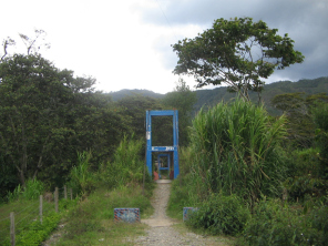 Der Weg vor der H�ngebr�cke