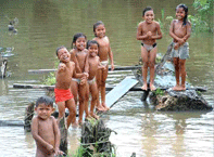Valencia Lake
              (Lago Valencia), native children