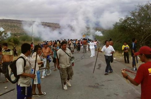 Zusammenstoss zwischen der
                          Polizei und Indios in der Bagua Provinz.
