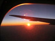 Flug Atlanta-Z�rich mit
                                Sonnenaufgang �ber England / vuelo de
                                regreso Atlanta-Zurich con salida del
                                sol sobre Inglaterra / return flight
                                Atlanta-Zurich with sunrise over
                                England