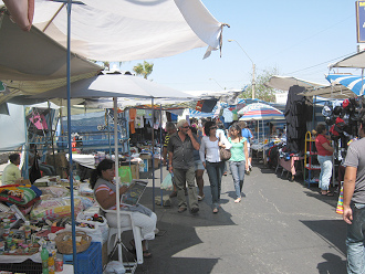 Avenida Chacabuco, feria del domingo (01)