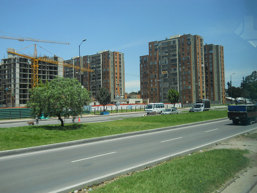 Alle neueren Wohnh�user in Bogota
                und vor allem alle �berbauungen sind in roten
                Ziegelsteinen gebaut, und das macht schon nach 2 Stunden
                depressiv