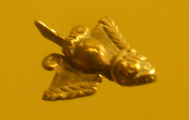 Flugzeug 01 im
                        Goldmuseum von Bogota, eines von vielen
                        Flugzeugtypen