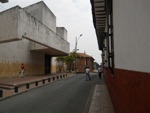 Das Goldmuseum von Cali, Aussenansicht der
                        "Bank der Republik" an der Calle 7 mit
                        Goldmuseum, Bibliothek und Musiksaal