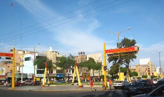 La cruce entre la avenida de la Torre y
                          el jir�n Aguirre