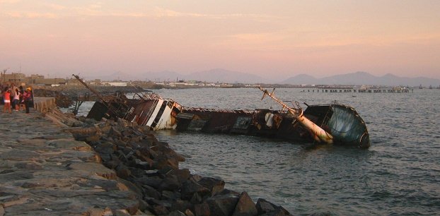 El barco varado, primer plano