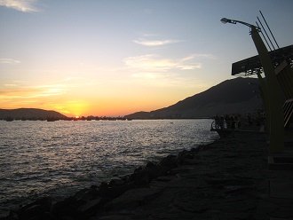 Puesta del sol en la bah�a de Chimbote
                          09