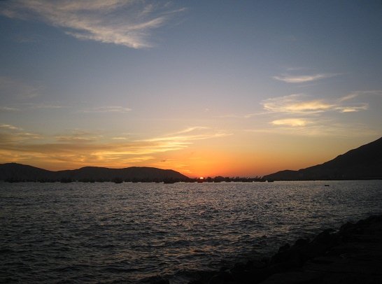 Puesta del sol en la bah�a de Chimbote
                            11