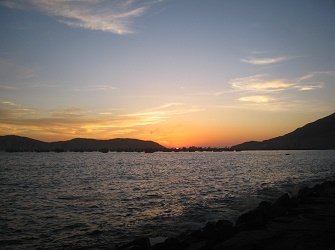Puesta del sol en la bah�a de Chimbote
                            13