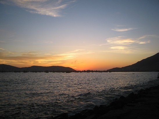 Puesta del sol en la bah�a de Chimbote
                            15