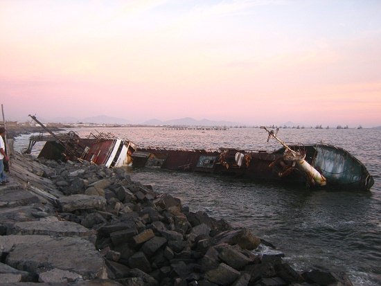 El barco varado, primer plano