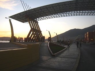 Plaza Grau, mirador con escalera y rampa