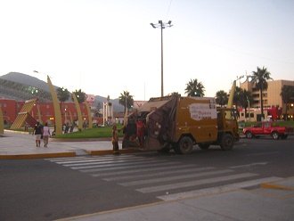 Los basureros con su cami�n